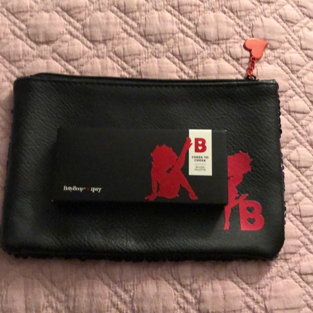 Betty BOOP you’re a peach make up & bag